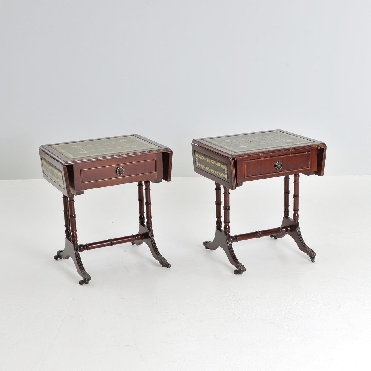 SIDEBORD, et par, engelsk stil.