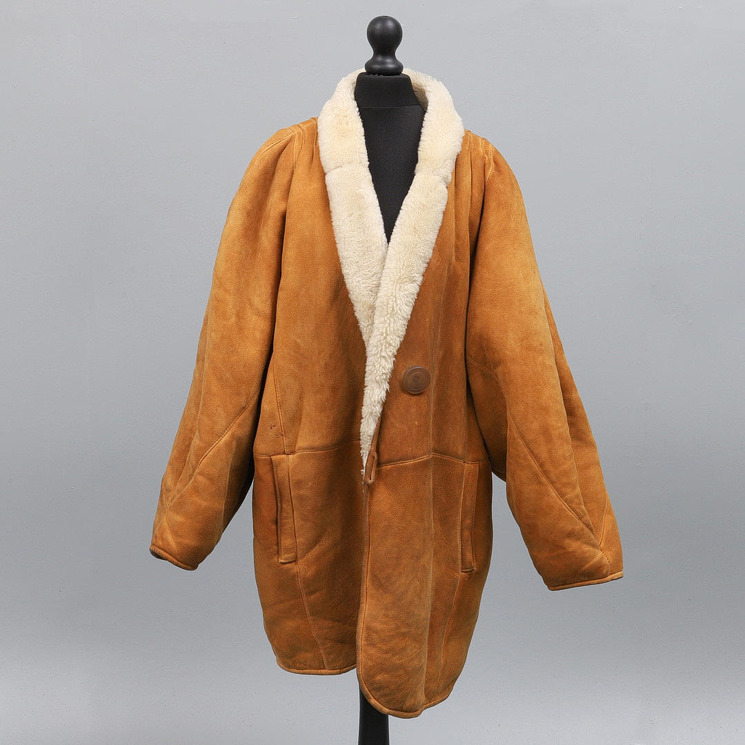 LJUSBRUN FENDI KAPPA.