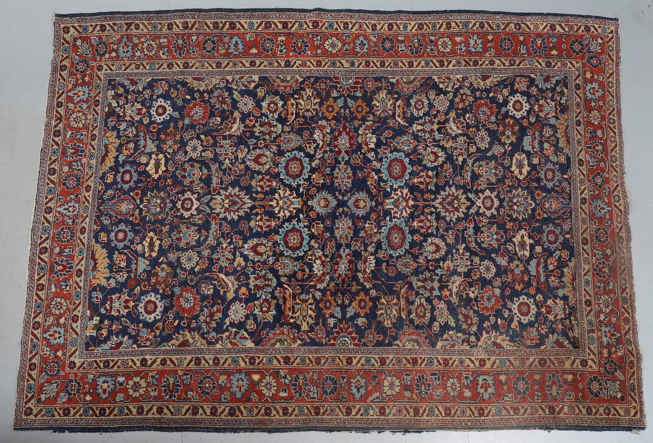 EN KAUKASISK BLOMMIG MATTA.