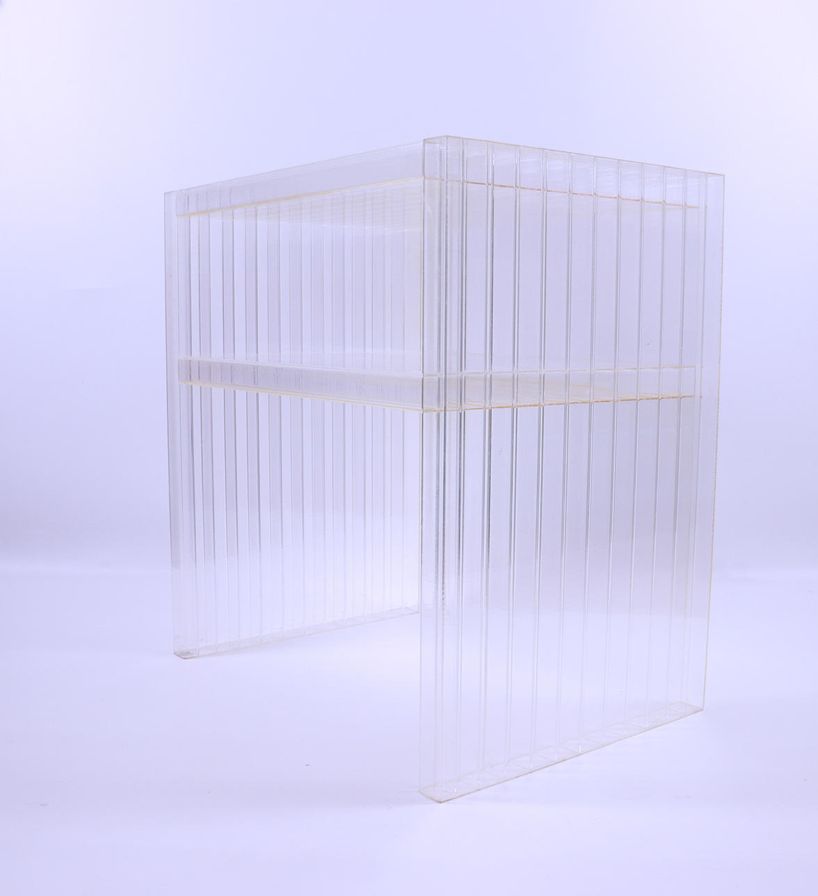 Perspex hylla/skänk från 1970-talet.