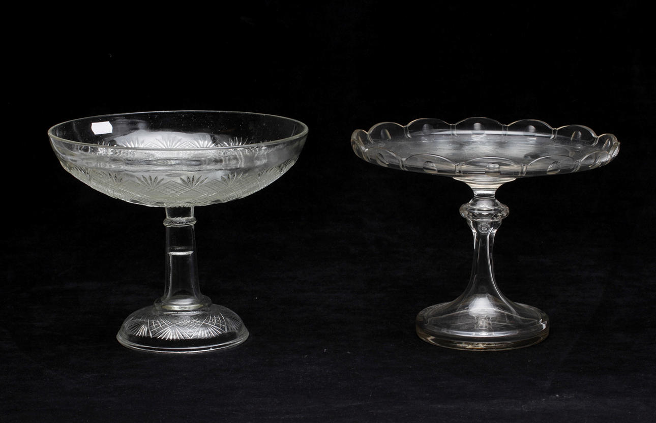 SKÅL och FAT PÅ FOT, glas, 1900-tal.