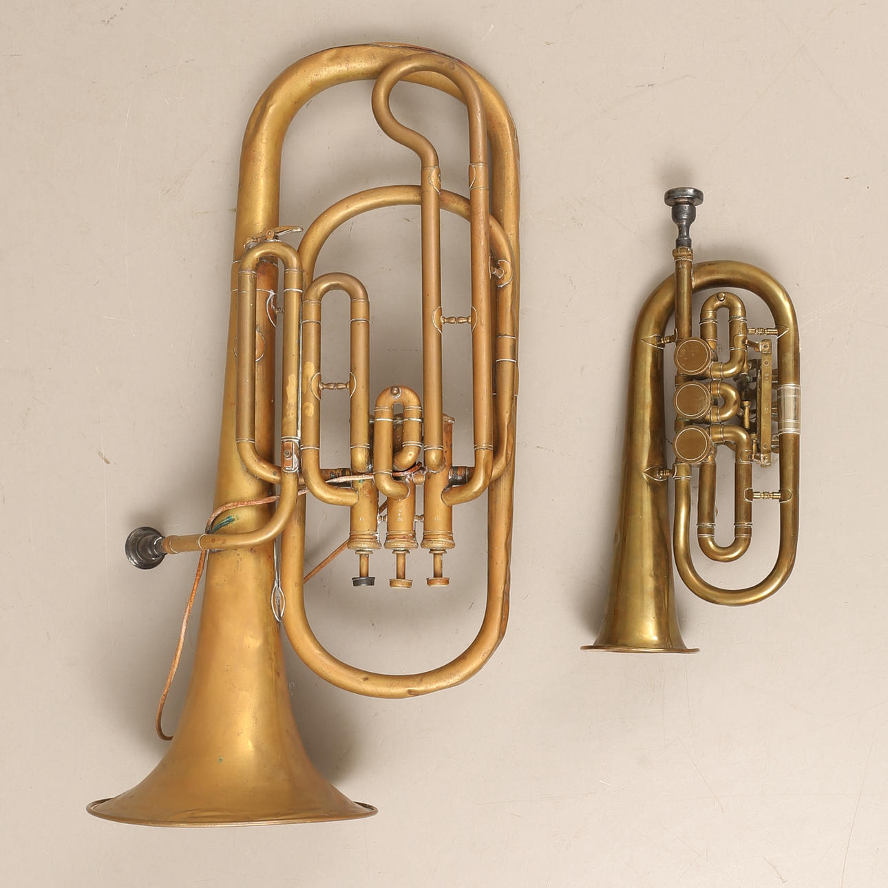 TUBA, 2 stycken, mässing.