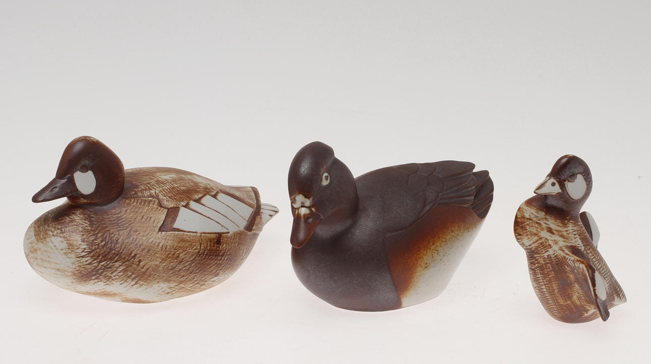 FIGURINER, 3 st, stengods, sjöfåglar, Paul Hoff, Gustavsberg. 1900-talets andra hälft.