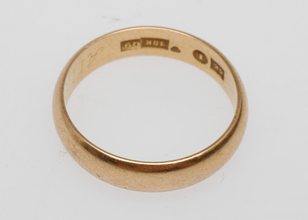 RING, 18k guld, vikt ca 4,9 gr.