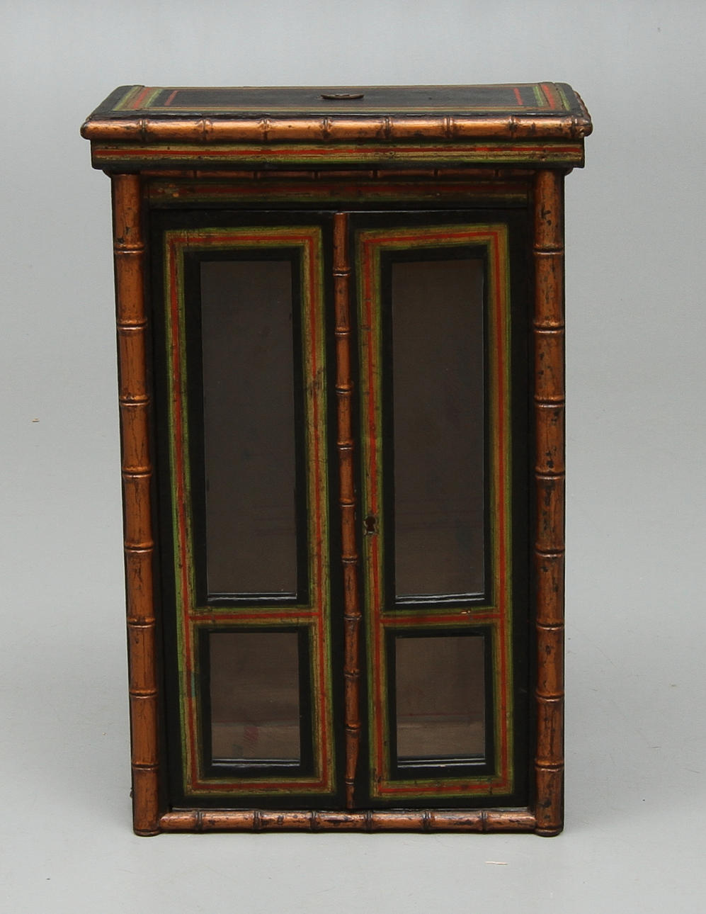 HÄNGSKÅP, Orientaliskt, 1900-tal.