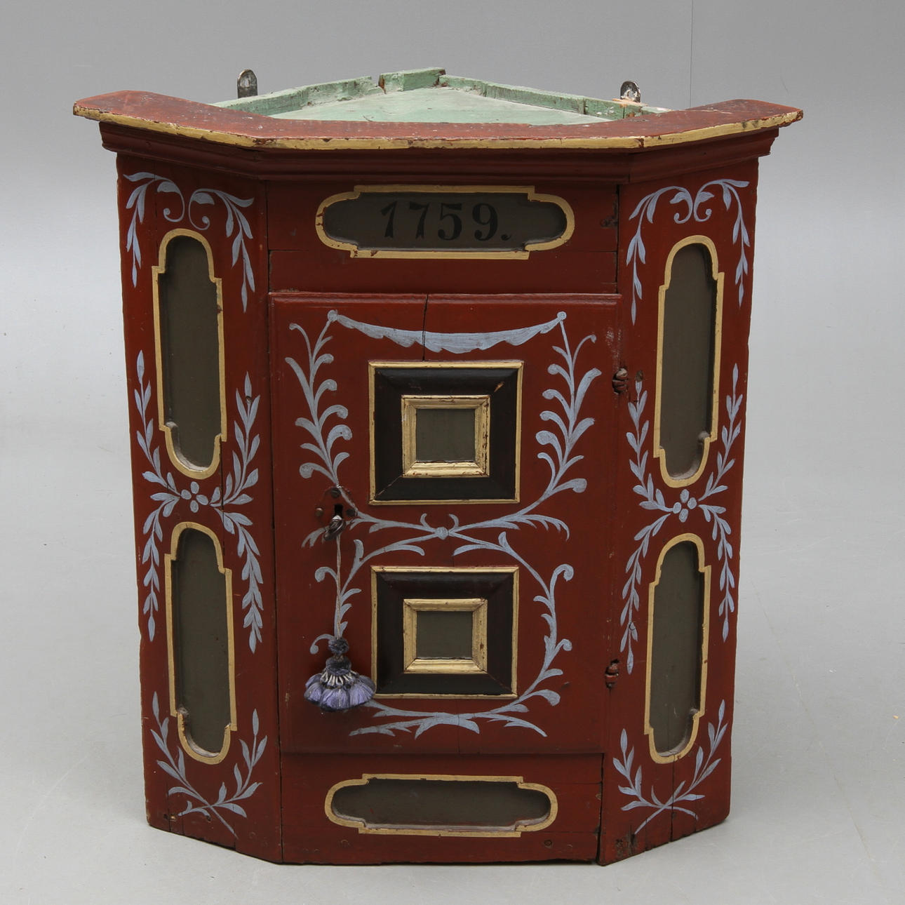 HÄNGSKÅP, hörnmodell, 1700-tal.