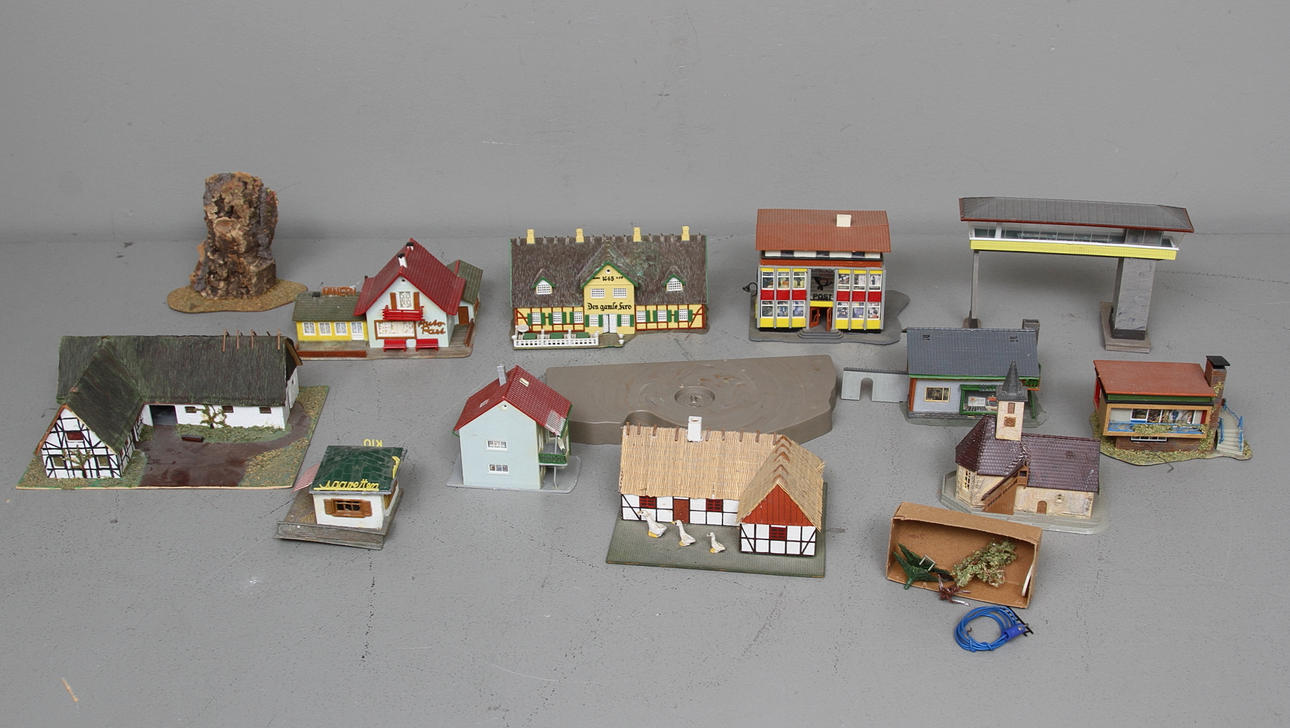 TÅGBANEMODELLER, bland annat Vollmer och Faller.