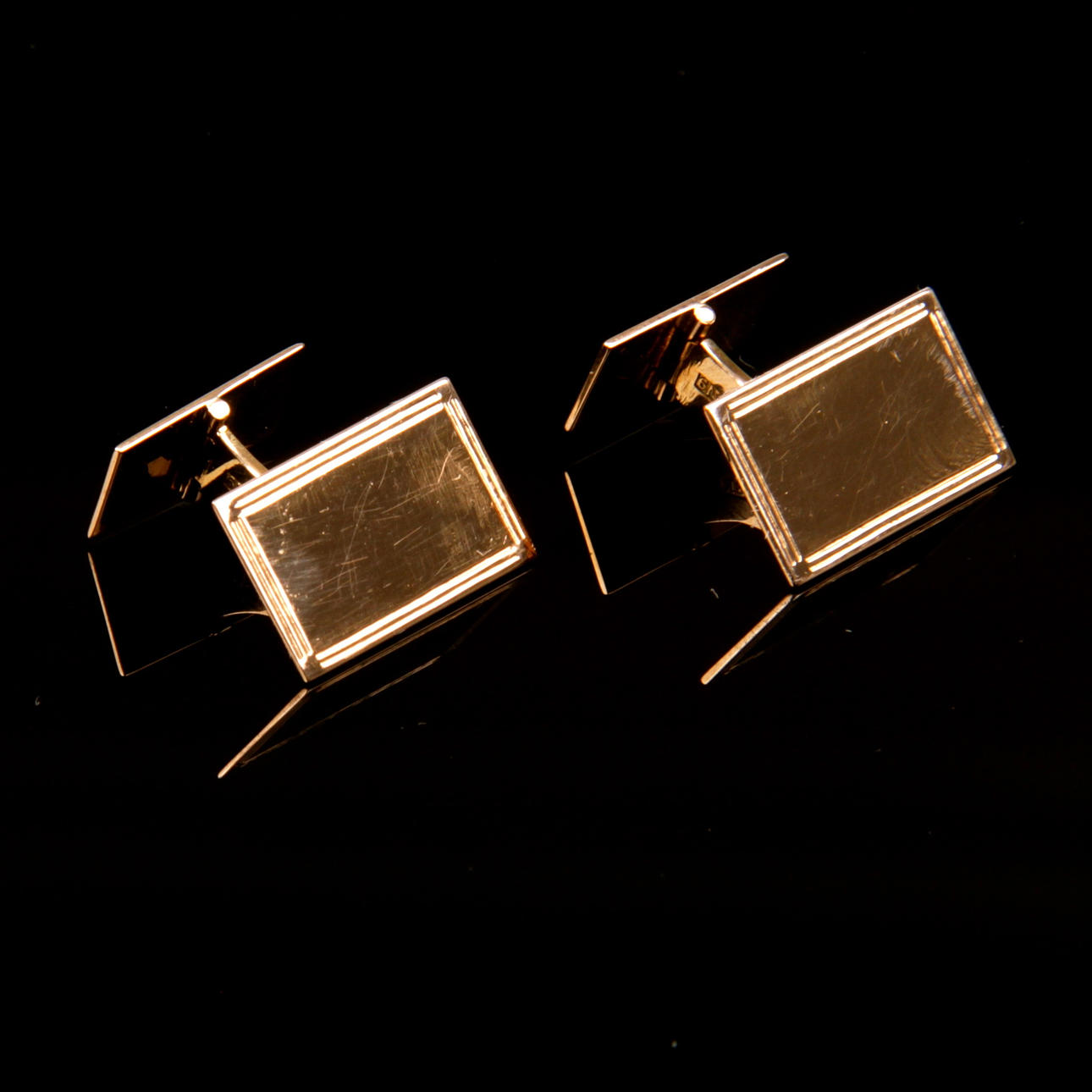 MANSCHETTKNAPPAR, 18k, ett par, Norrtälje, 1963, vikt ca 11,50 gram.