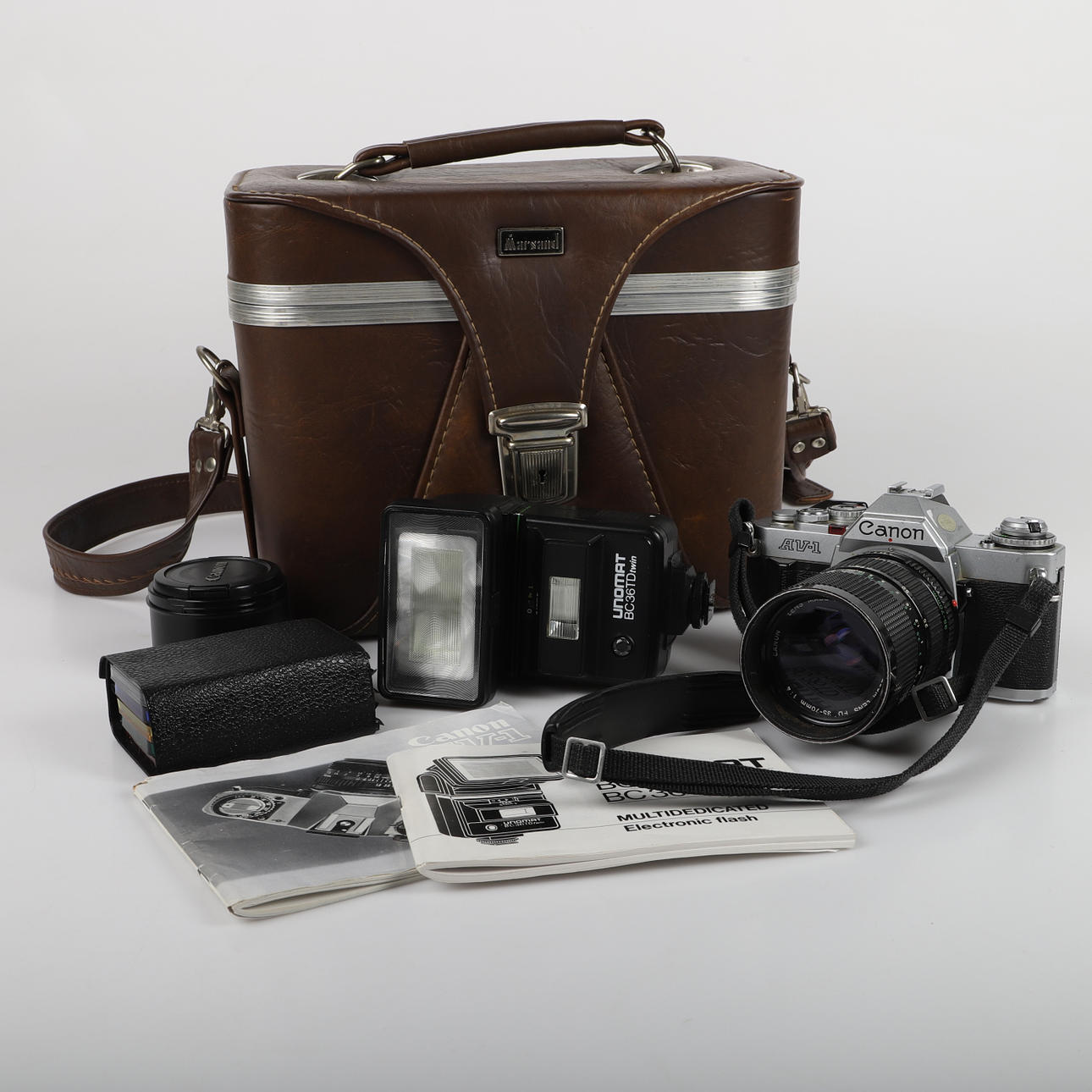 KAMERA, Canon AV-1, mit Tasche.