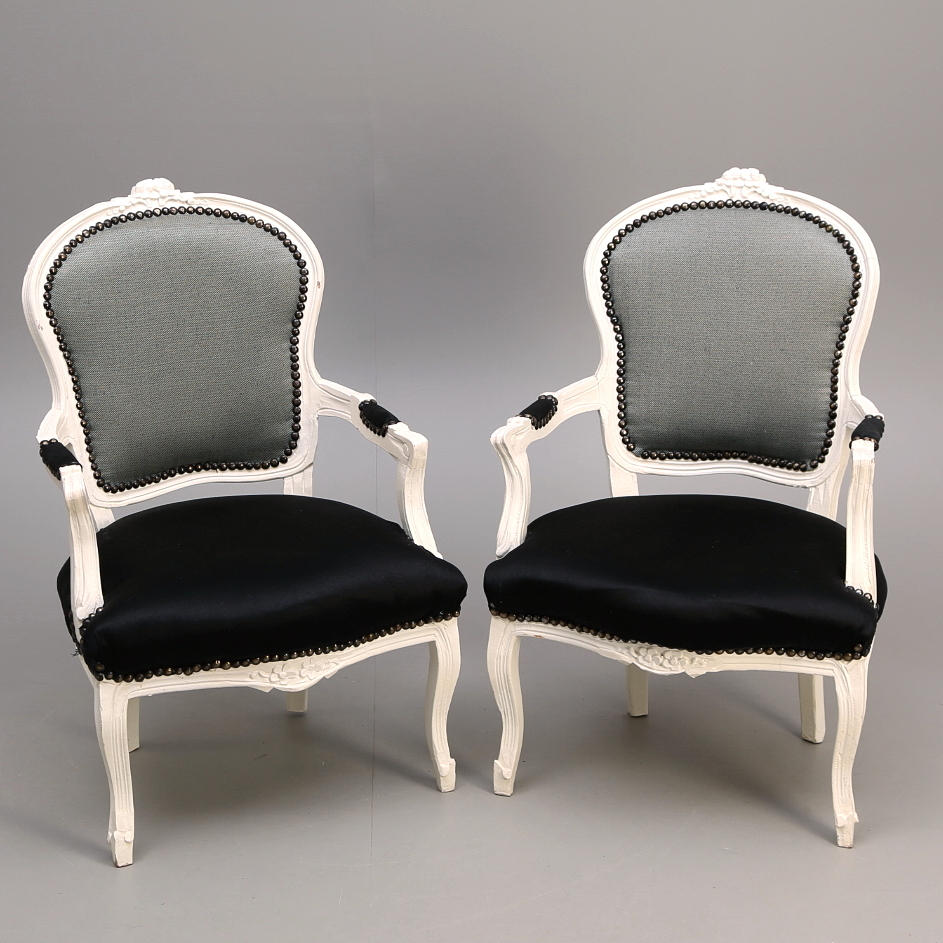 KARMSTOLAR ett par, rokokostil, 1900-tal.