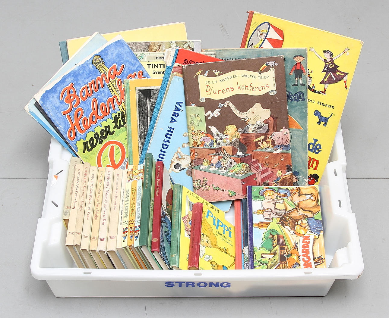 BARNBÖCKER och TIDNINGAR, bland annat Lennart Hellsing, Astrid Lindgren.