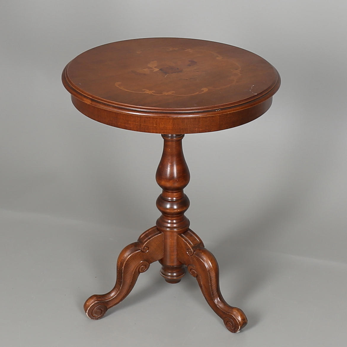 PELARBORD med intarsia, rokoko-stil, 1900-talet.