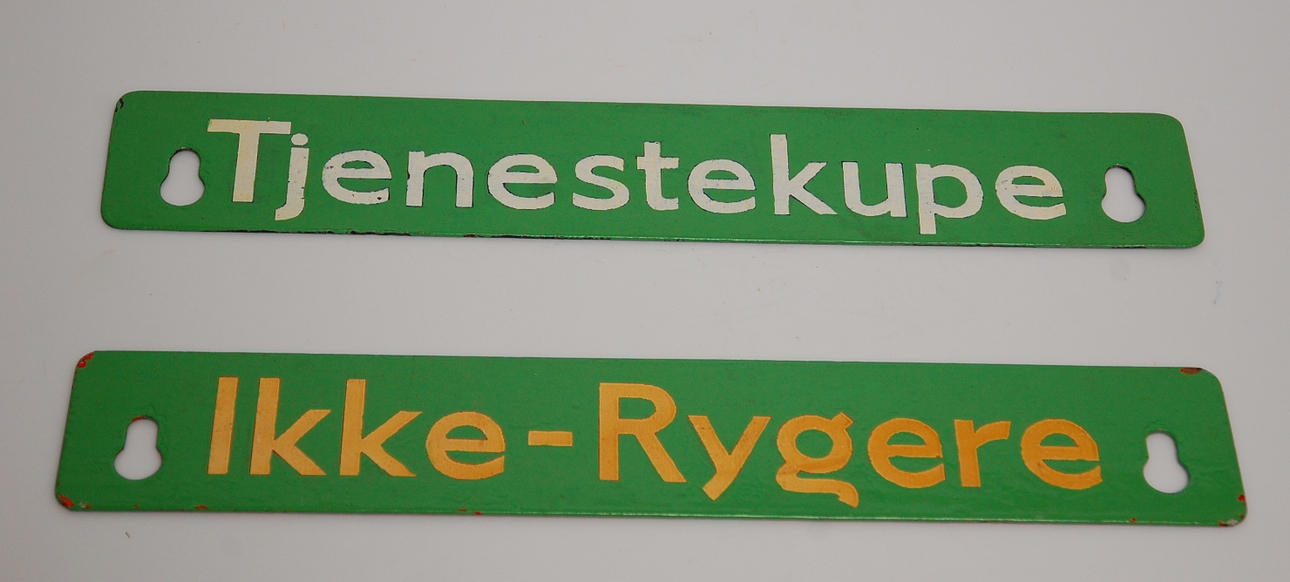 SKYLTAR, 2 st, Proveniens DSB, Danmark.