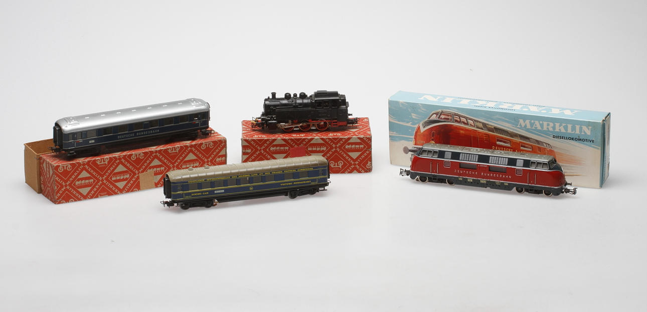 LOK, 2 st och VAGNAR, 2 st, Märklin, Tyskland.