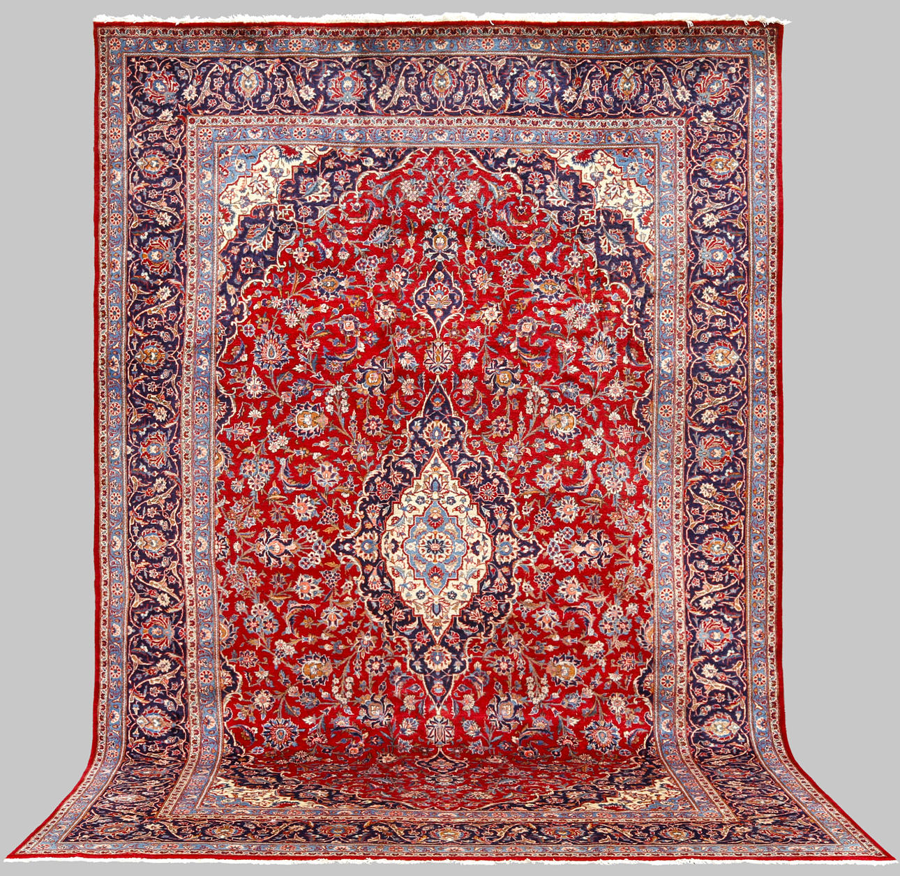 MATTA, Meshed, ca. 383x262 cm.