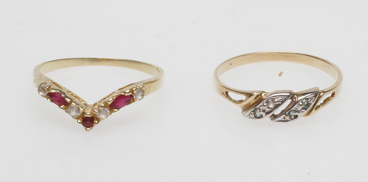 RINGAR, 2 st, 14k guld, vikt ca 2,8 gr.