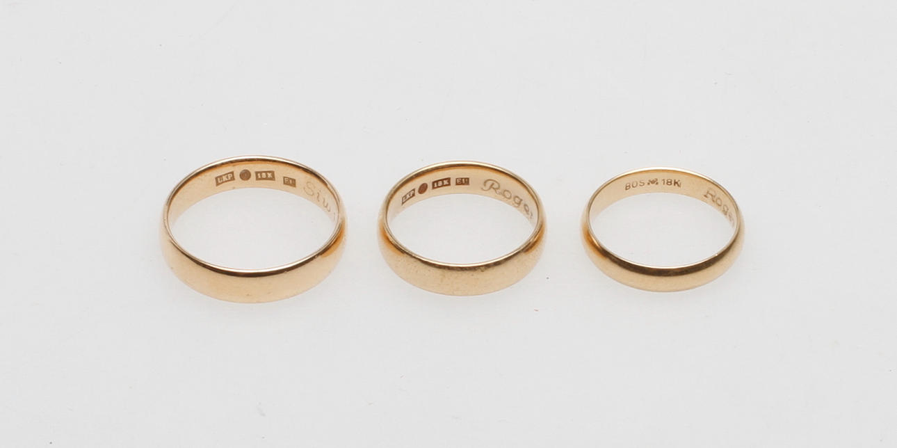 RINGAR, 3 st, 18k guld, vikt ca 15,5 gr.