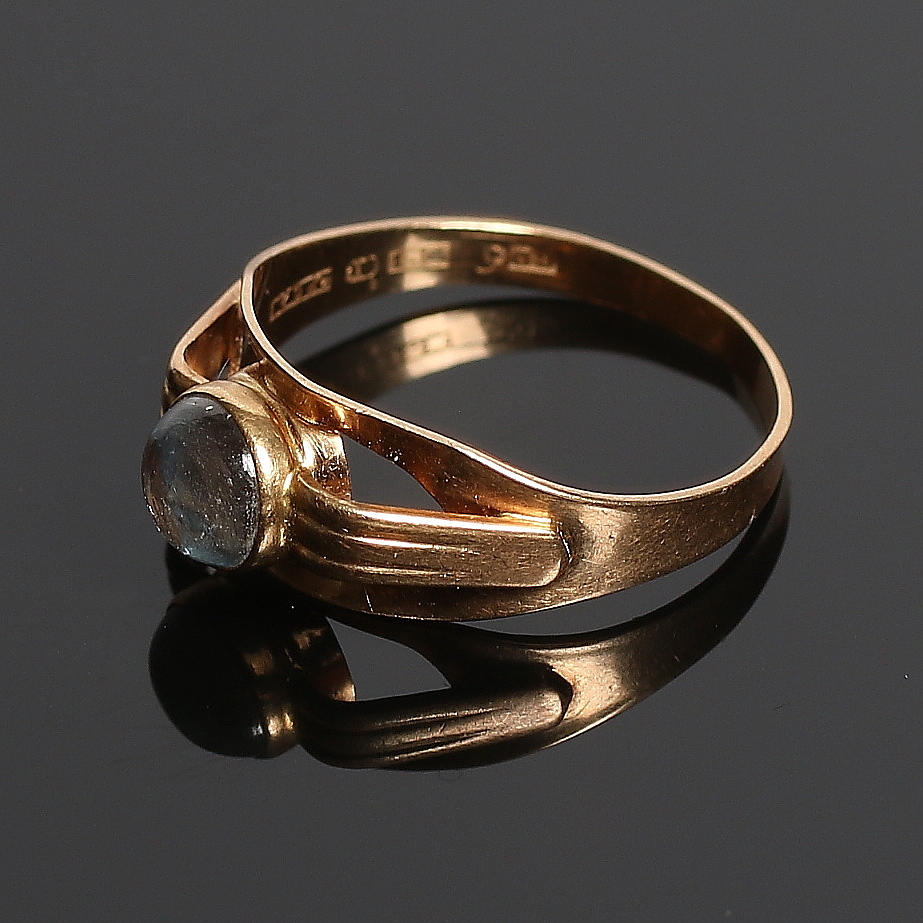 RING, 18k guld med akvamarin. Totalvikt 2 gram.