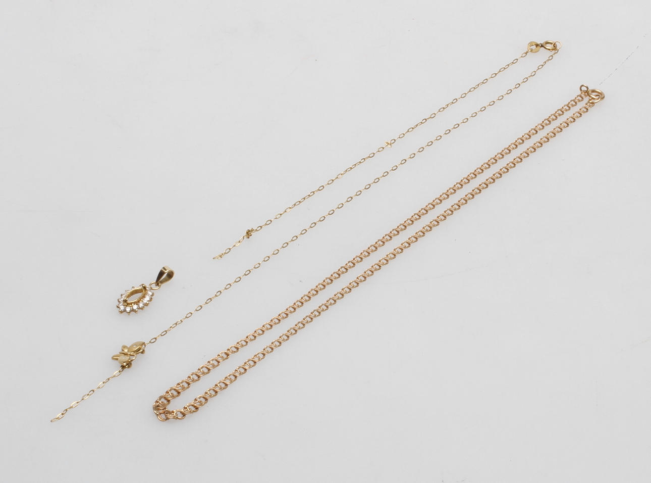 HALSKEDJOR, 2 st samt 1 HÄNGE, 18k guld, vikt ca 9 gr.
