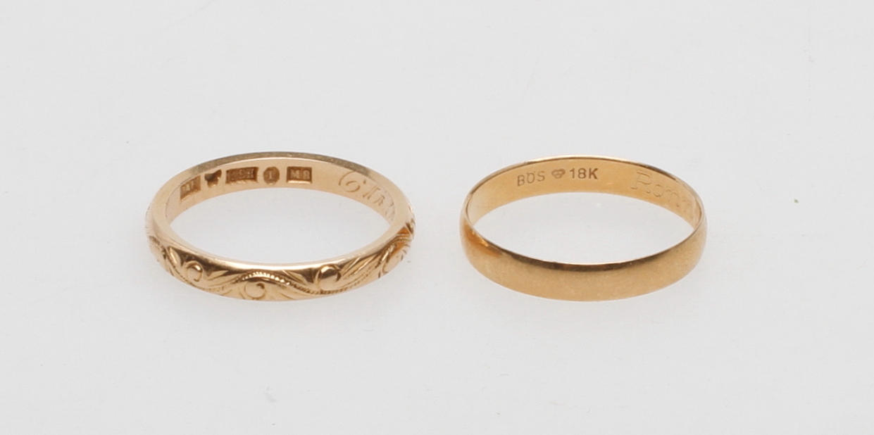 RINGAR, 2 st, 18k guld, vikt ca 6,2 gr.