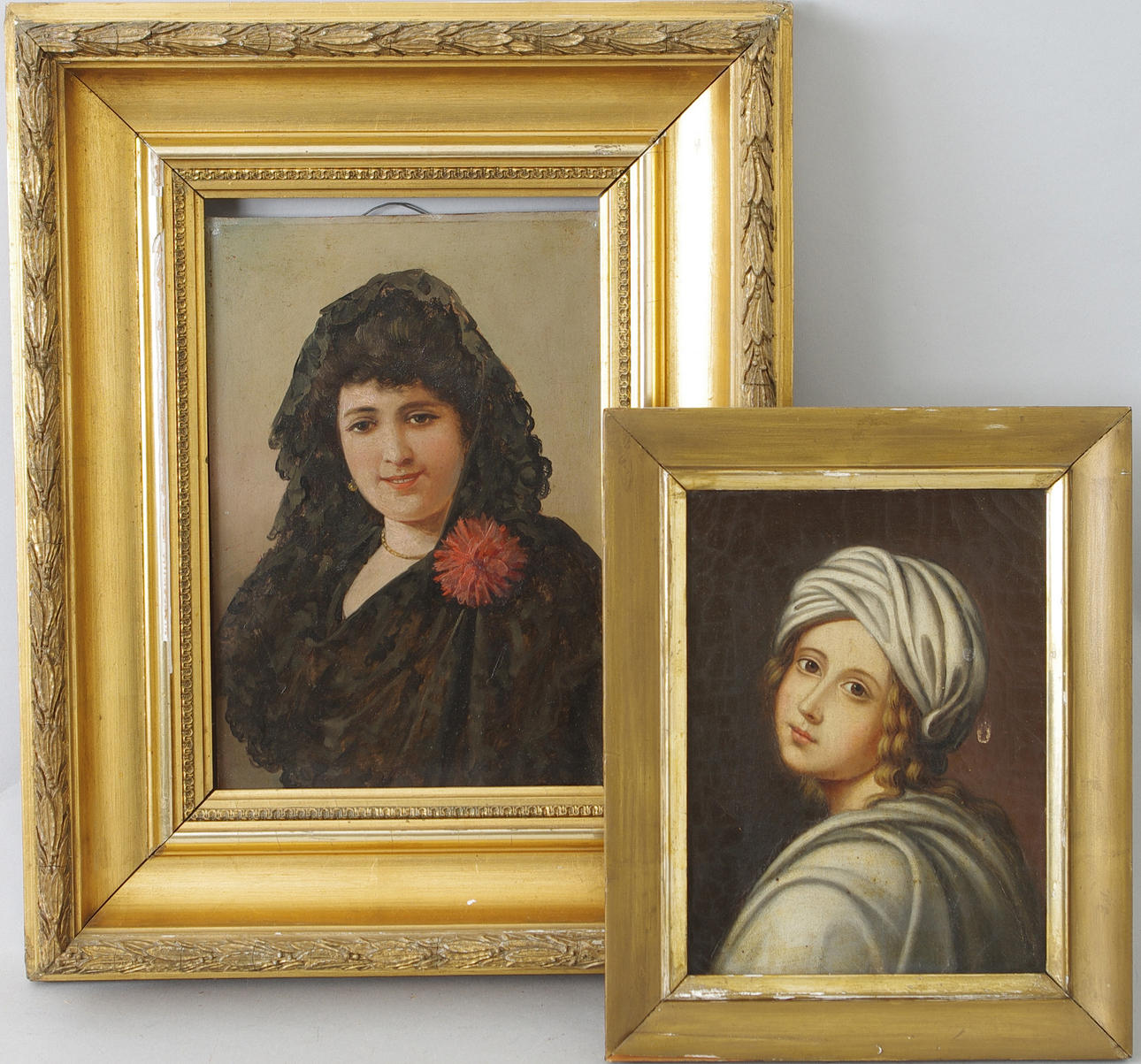 2 PORTRÄTT I FÖRGYLLDA RAMAR, kopior efter äldre förlagor.