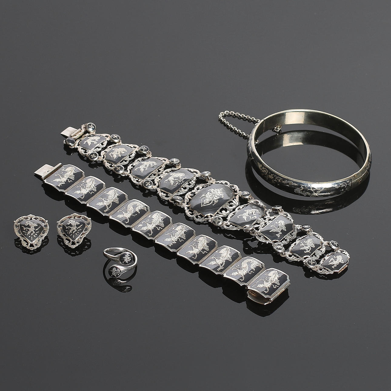 ARMBAND, ÖRHANGEN samt RING, 5 delar, sterling silver, Thailand. Vikt 92 gram.