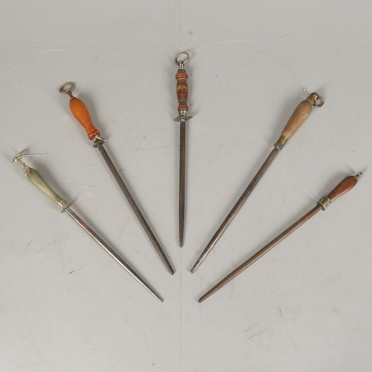 FIVE VINTAGE BUTCHER'S KNIFE STEELS.