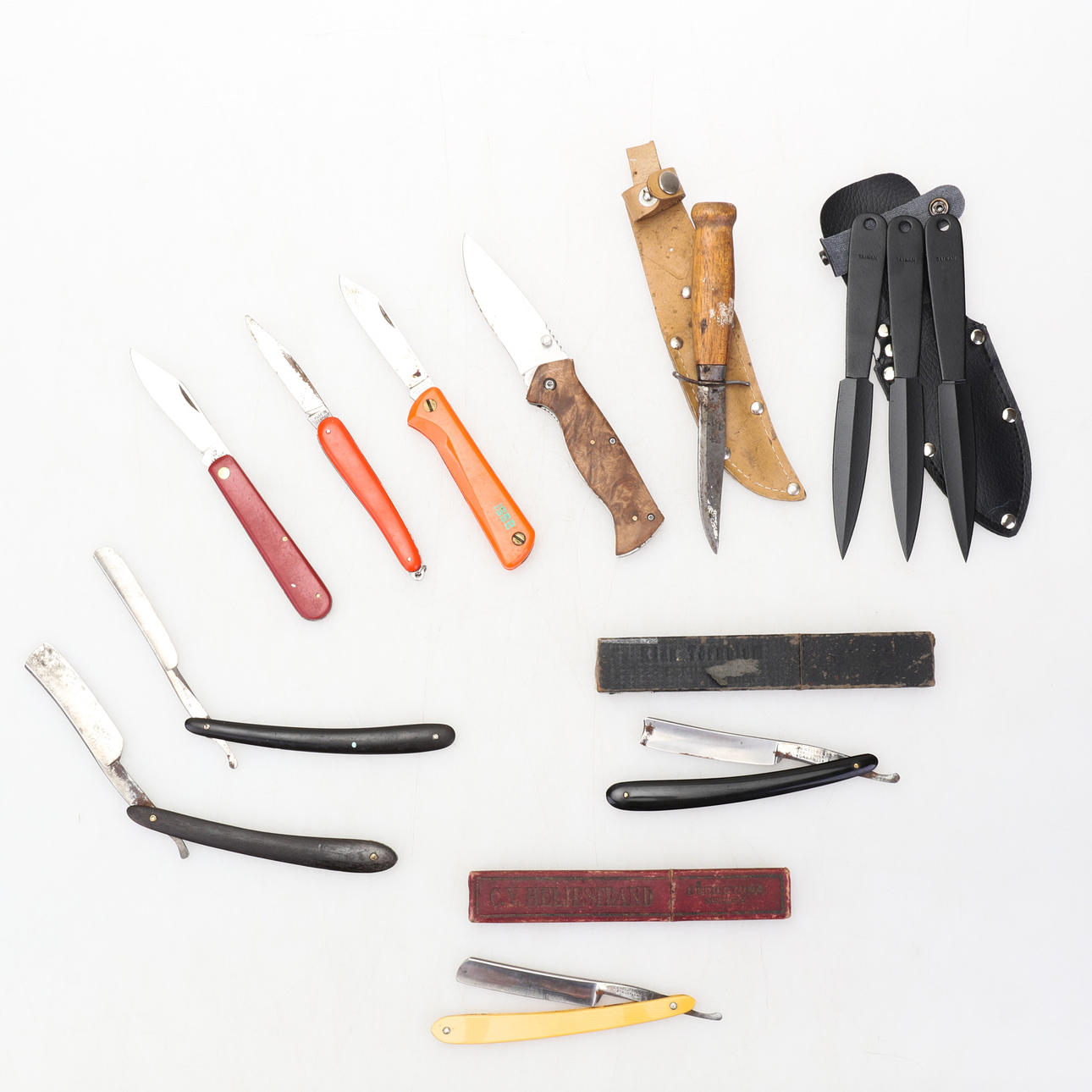 Ein Menge RASIERER UND MESSER.