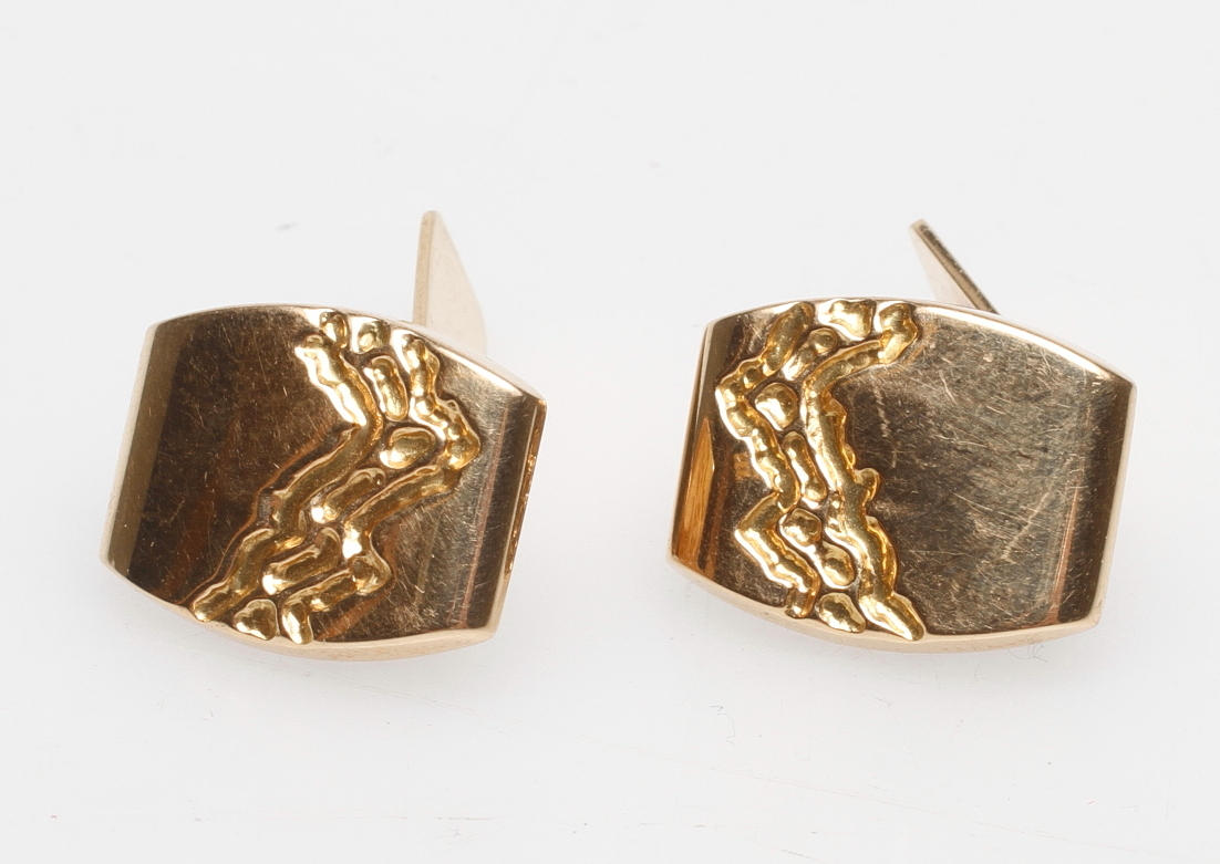 MANSCHETTKNAPPAR, 1 par, 18k guld, vikt ca 7 gr.