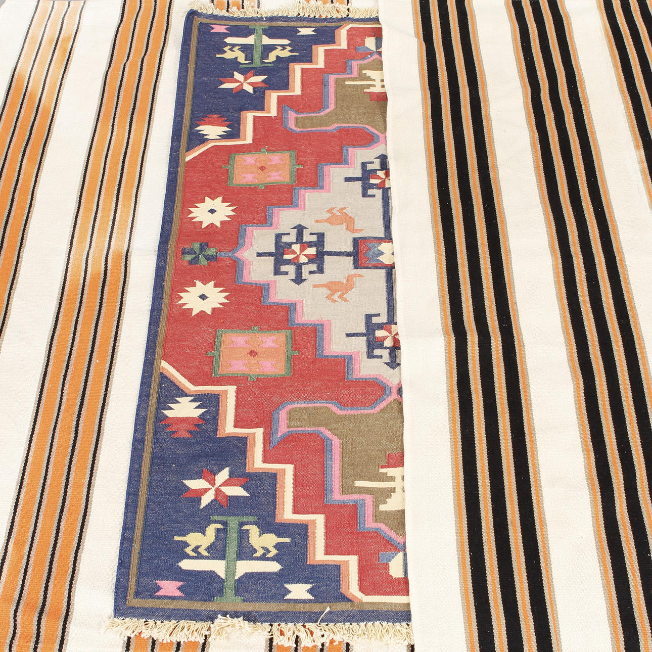 TEXTILIER, 3 st, orientaliska. 153x90 cm.