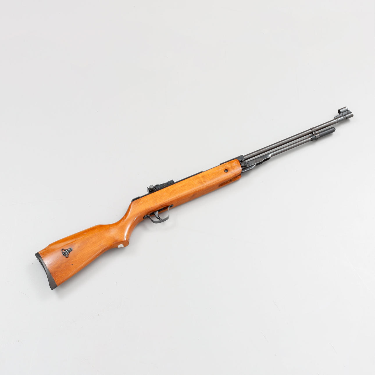 AIR RIFLE, China. Weapons & Militaria - Guns & Rifles - Auctionet