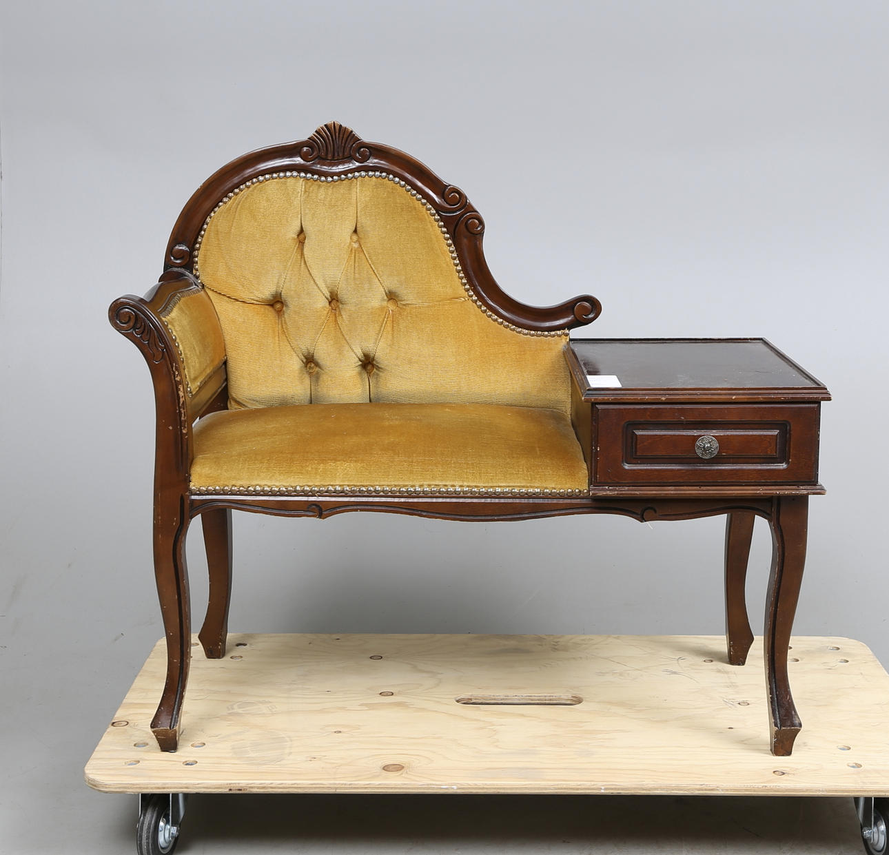 HALLMÖBEL, rokokostil, 1900-talet fjärde kvartal.