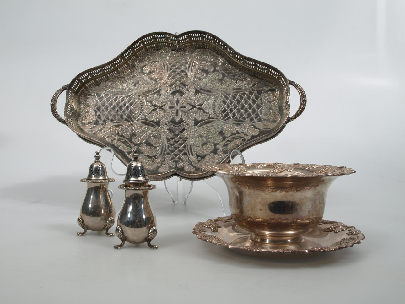 PARTI PLÄTER OCH NYSILVERFÖREMÅL, 4 delar.