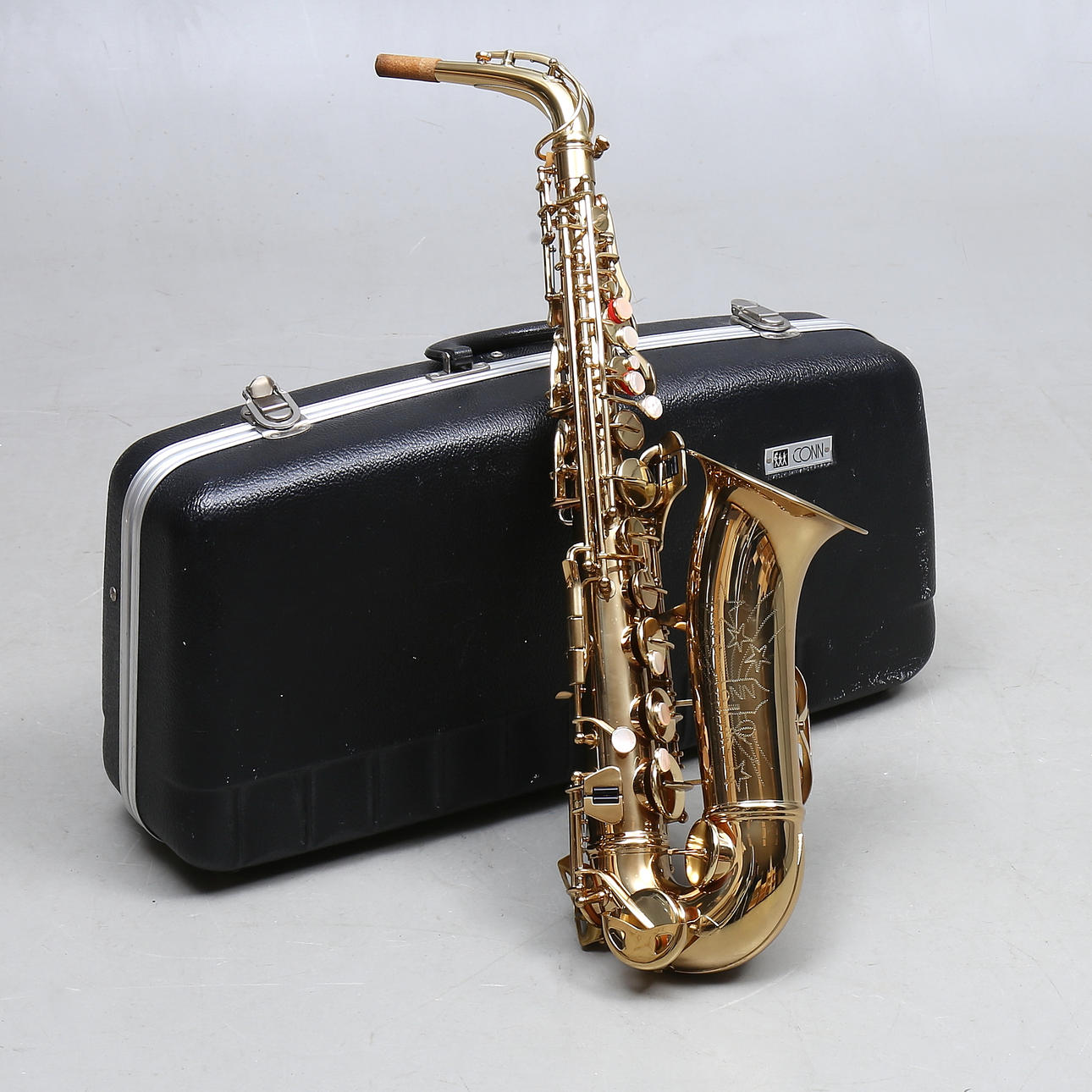 SAXOPHONE, Conn, México, con estuche.