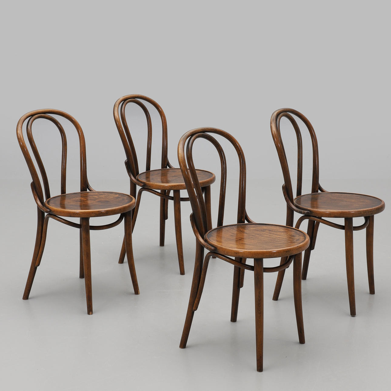 STÜHLE, 4 Stück, Typ Thonett, Mitte des 20. Jahrhunderts.