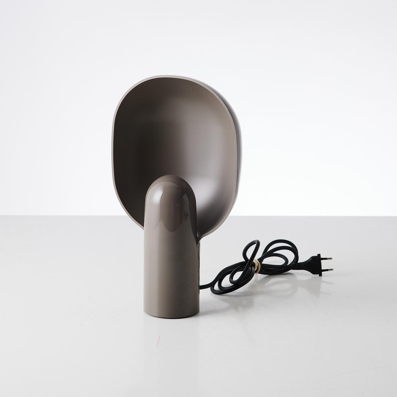 MSDS STUDIO, bordlampe "Ware" til New Works, akryl og aluminium.