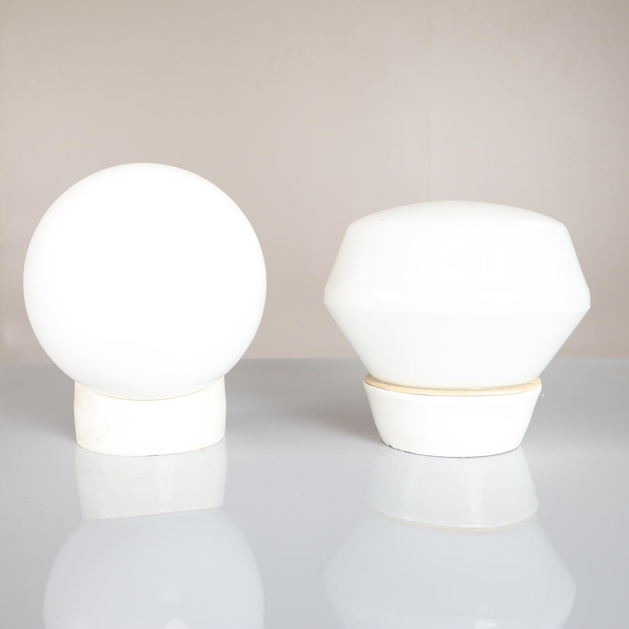 KYLPYHUONEVALAISTUS 2 osaa, posliini/lasi.