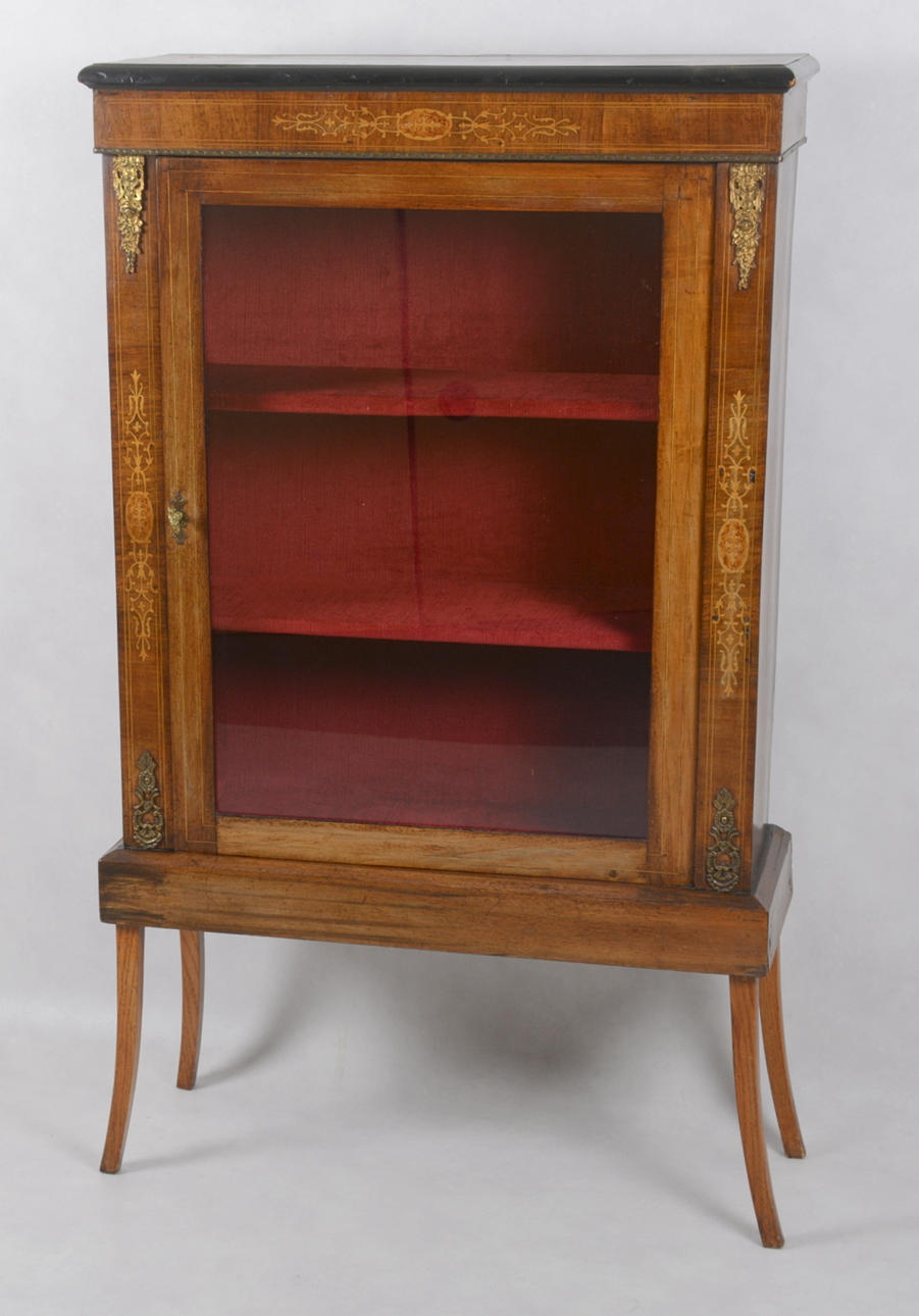 VITRINSKÅP, Engelsk stil, 1900-tal.