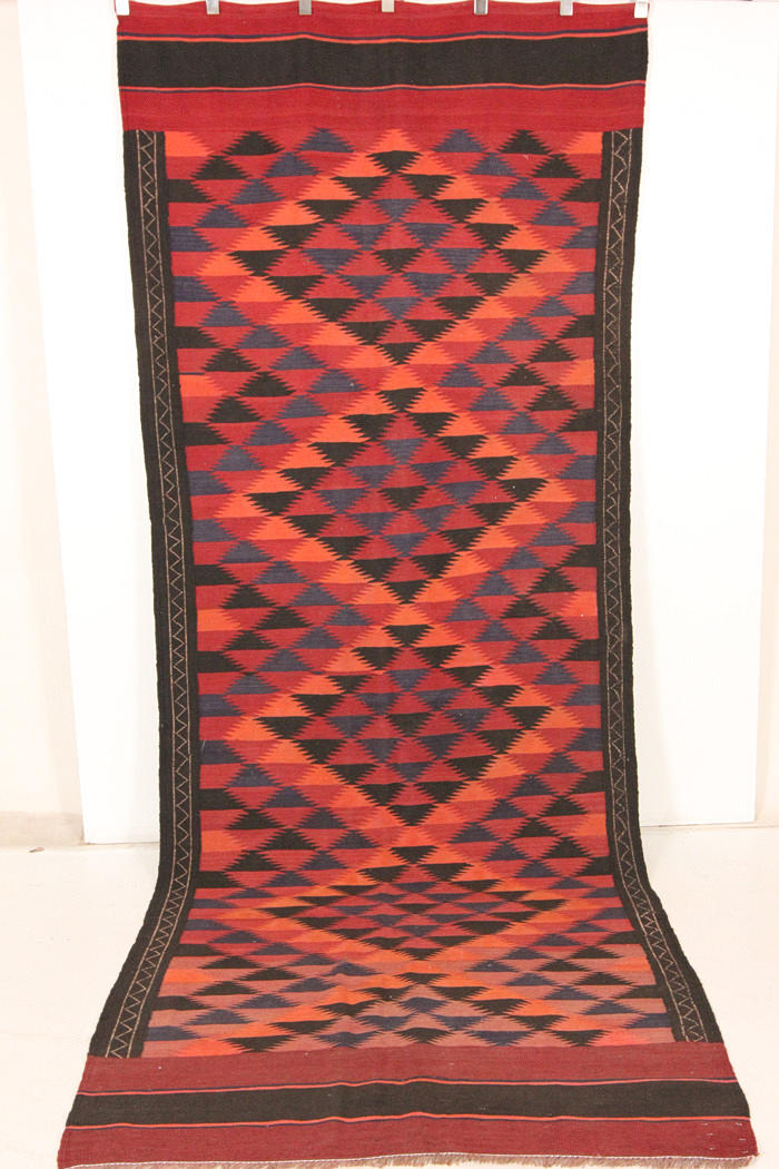 MATTA, Kelim, 385x137 cm.