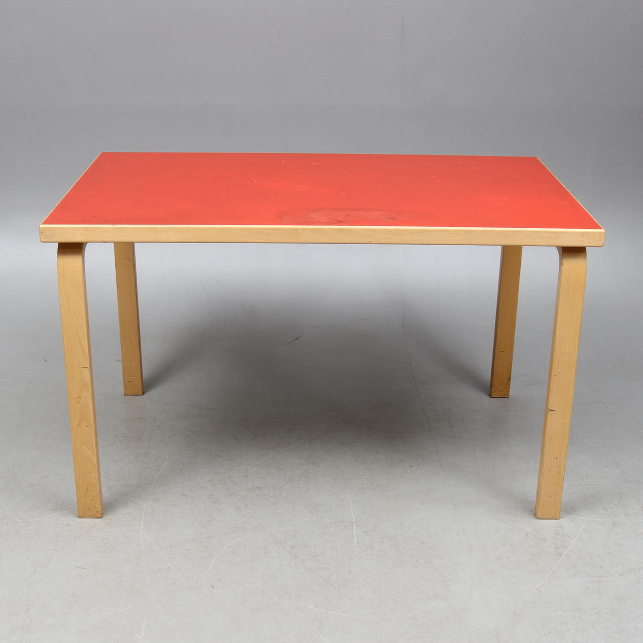 MESA, modelo 81B, Alvar Aalto, Artek.