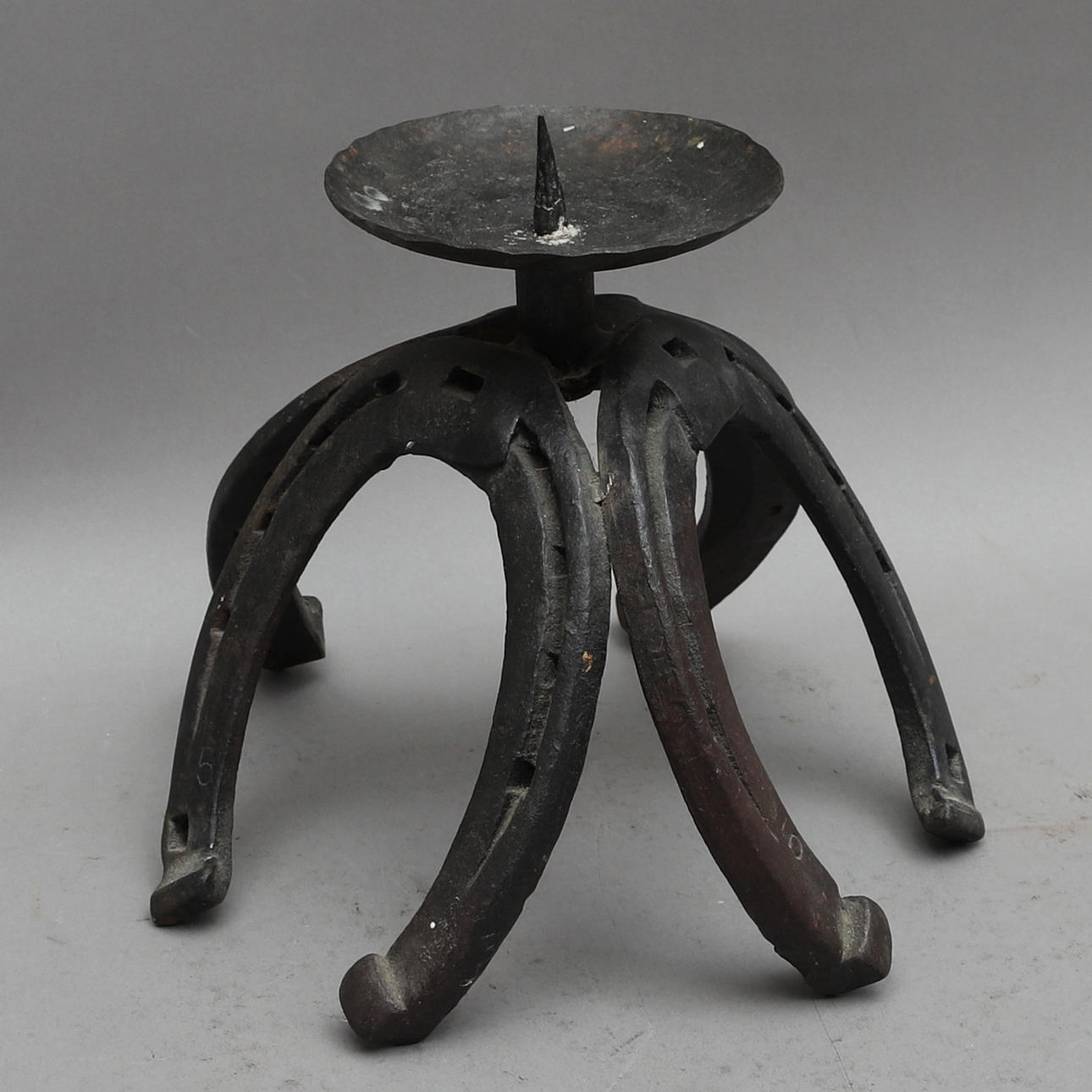 LJUSSTAKE, smide, hästskor, 1900-tal.