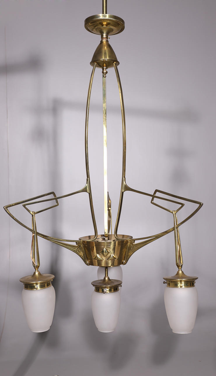 LÁMPARA MODERNISTA DE TECHO.