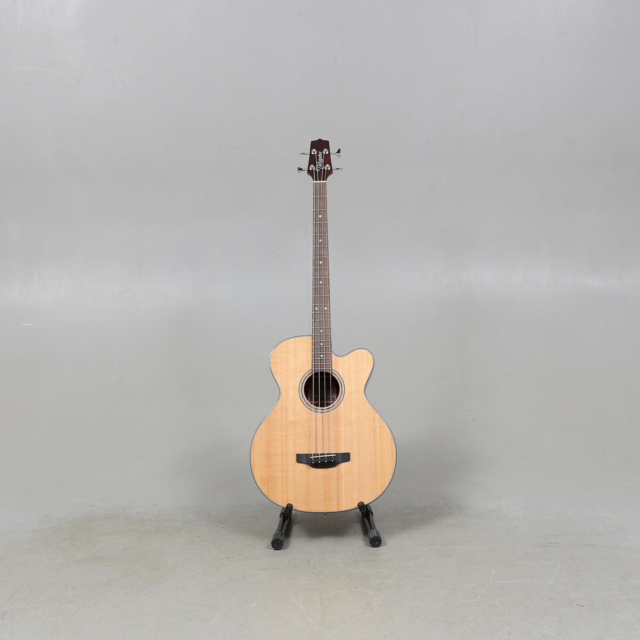 BASGITARR, Takamine GB30CE-NAT.