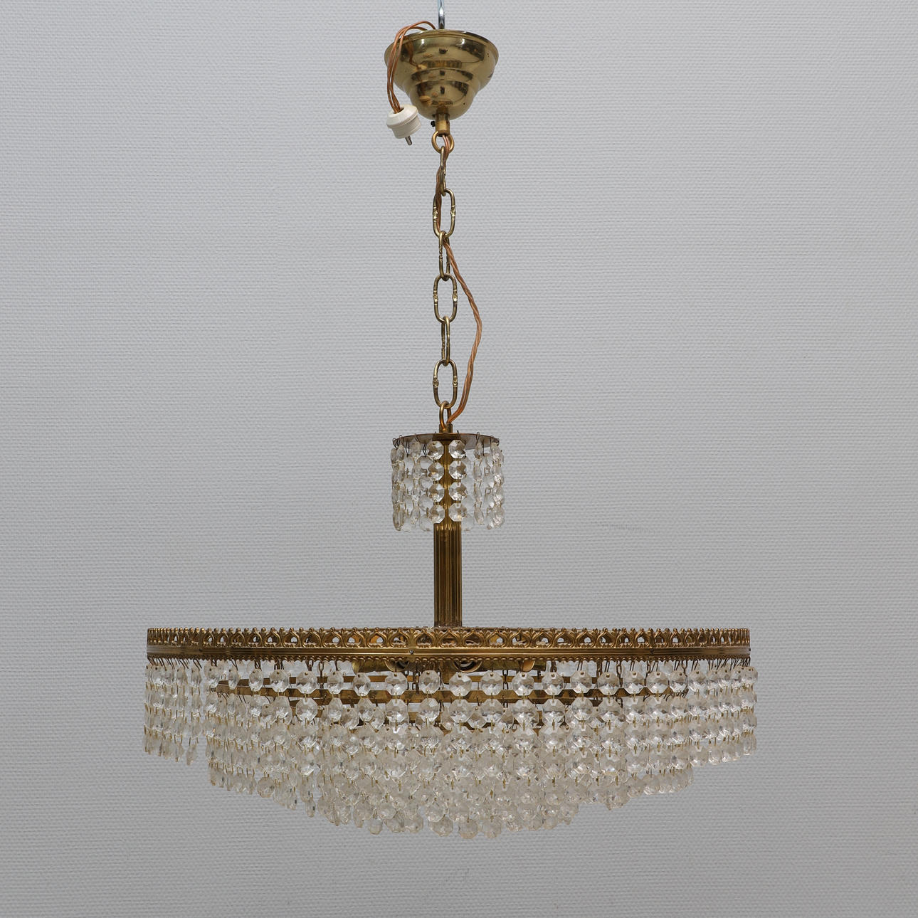 CRYSTAL CROWN, latón y prismas, Ringus, Suecia.