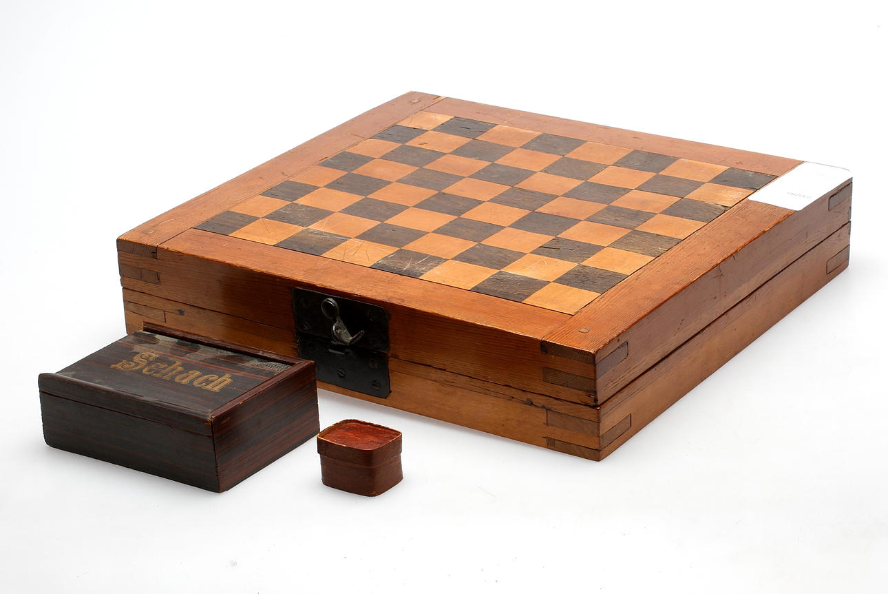 BACKGAMMON/SCHACKSPEL, med pjäser, trä, 1800-tal.