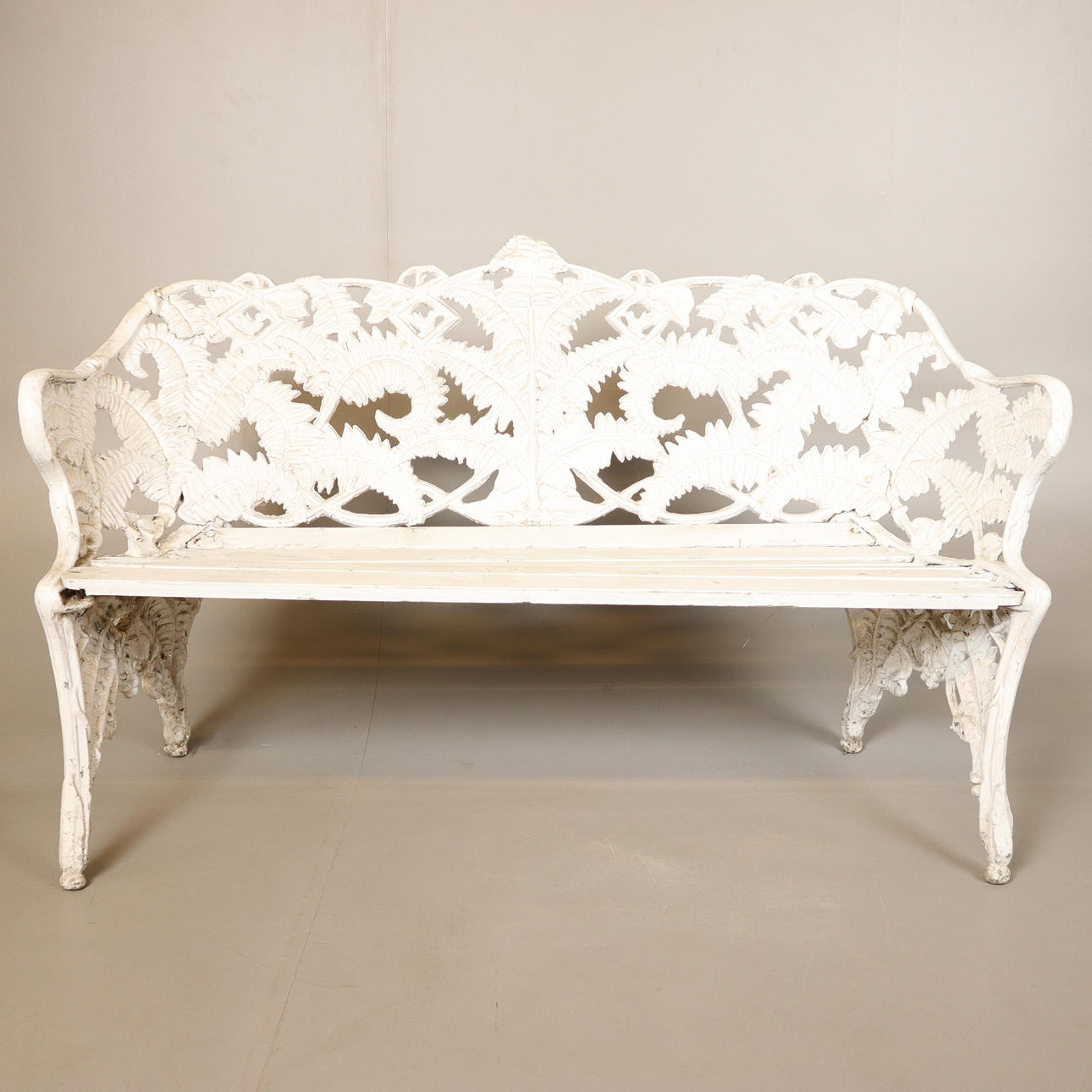 PUISTONPENKI, "saniaissohva" valurautaa.