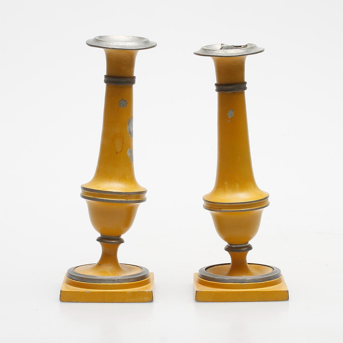 LJUSSTAKAR, ett par, tenn, 1900-tal.