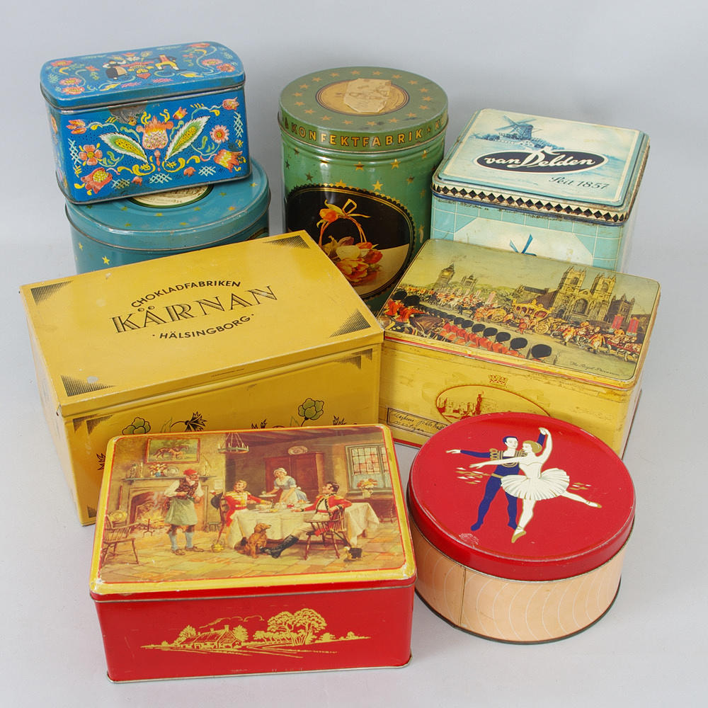 ÄLDRE PLÅTBURKAR, 8 stycken.