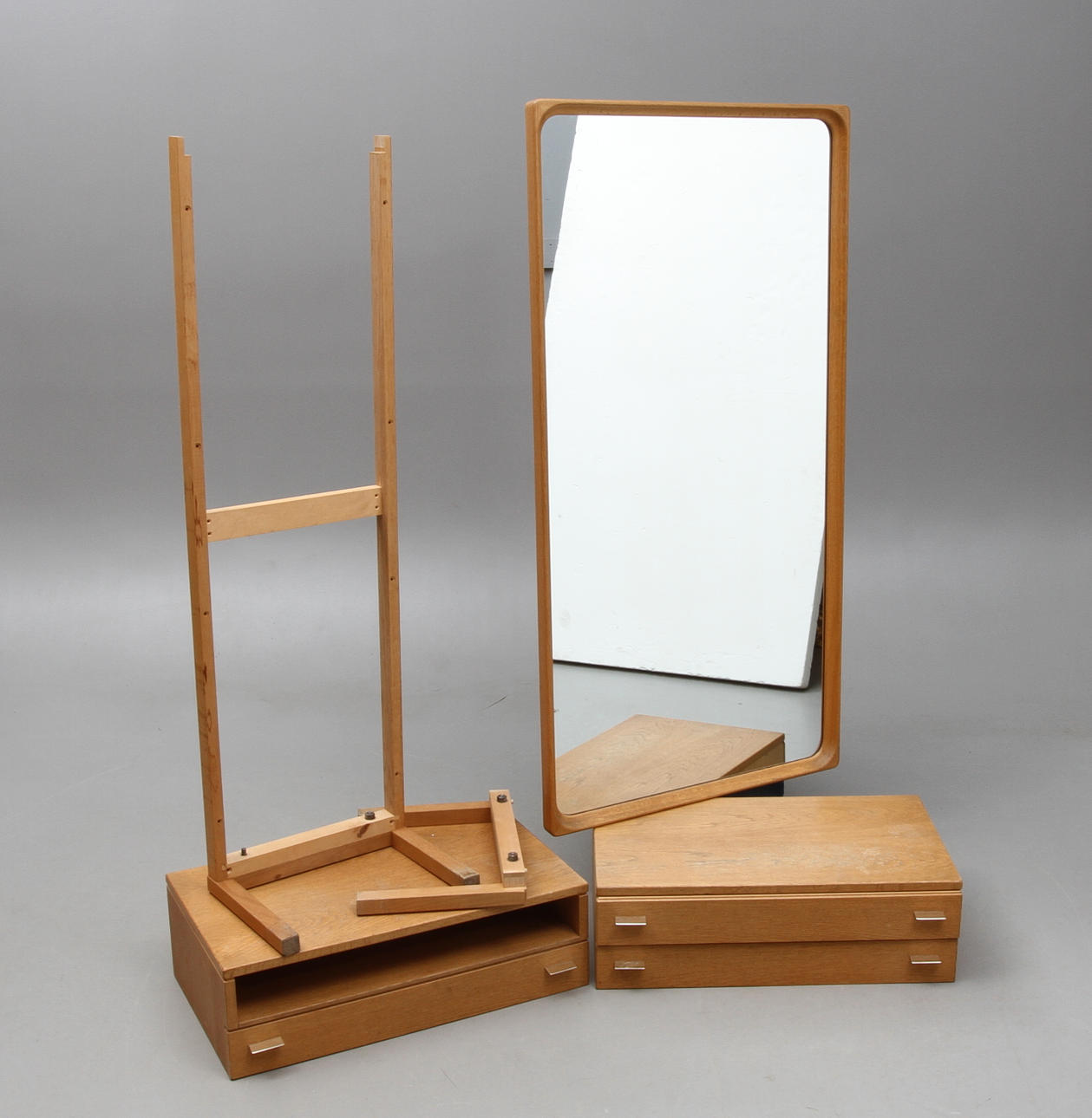 SPEGEL Glasmäster Markaryd samt HALLMÖBEL, 1900-tal.