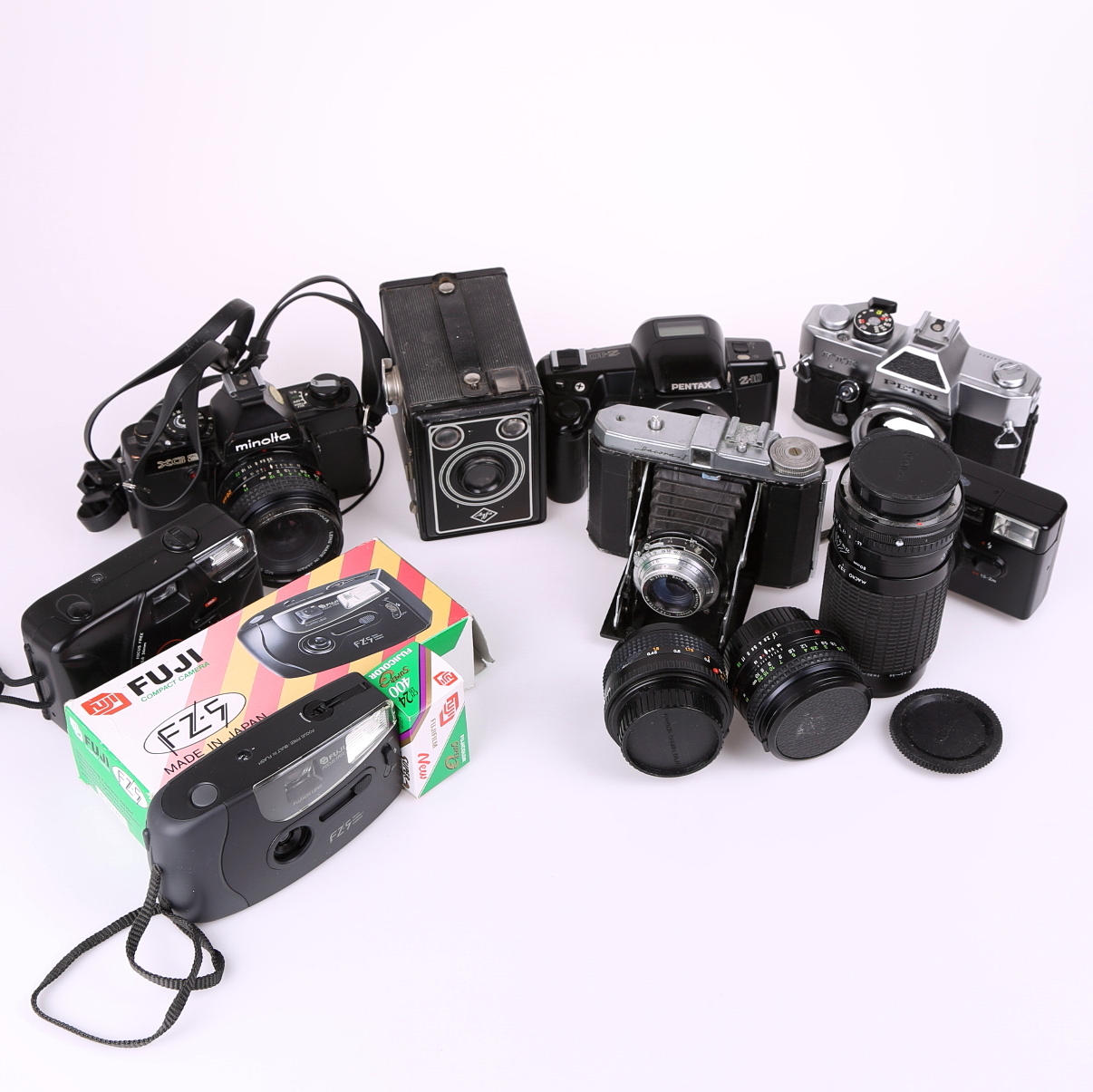 PARTI KAMEROR, 8 st, diverse märken och ålder.